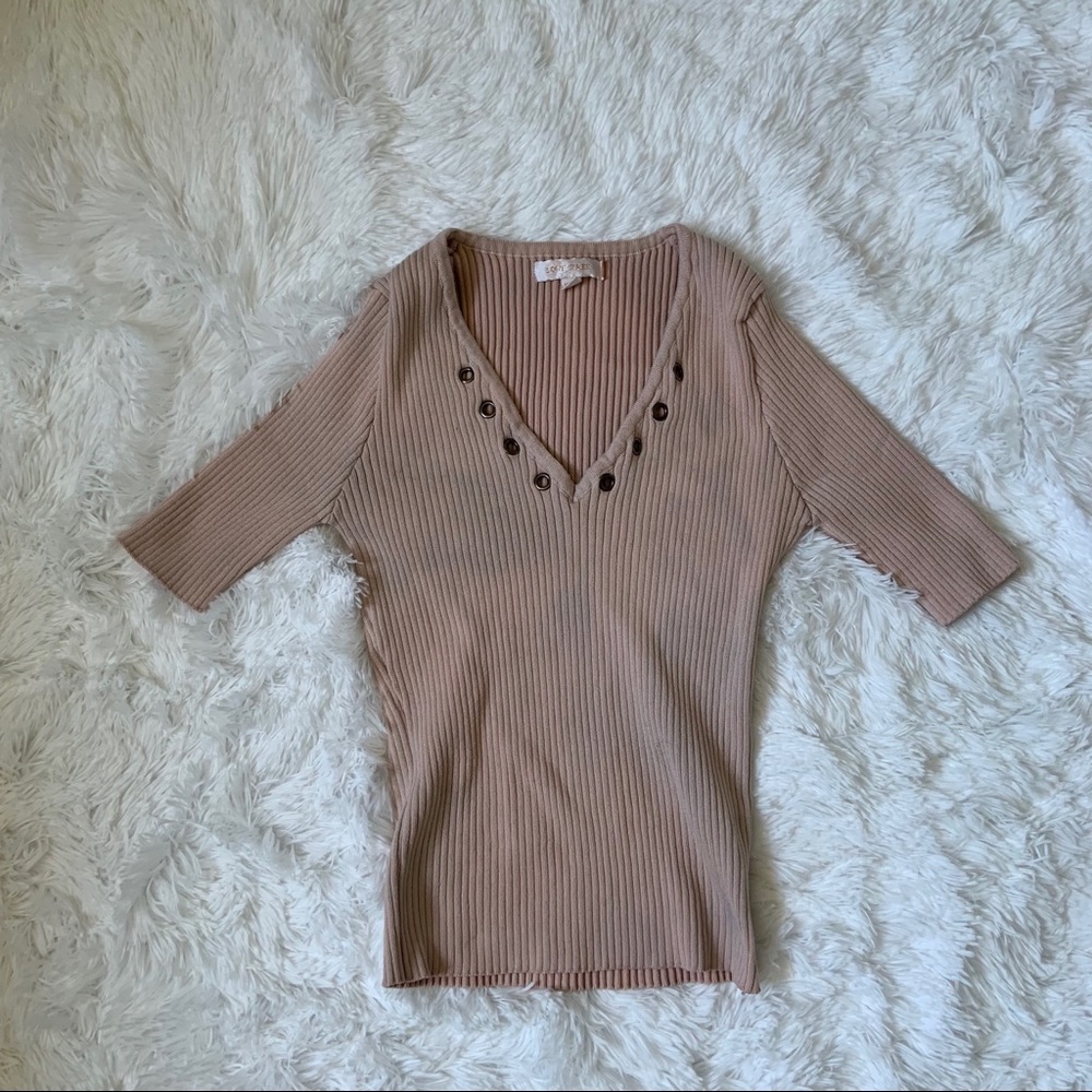 Top with short sleeves